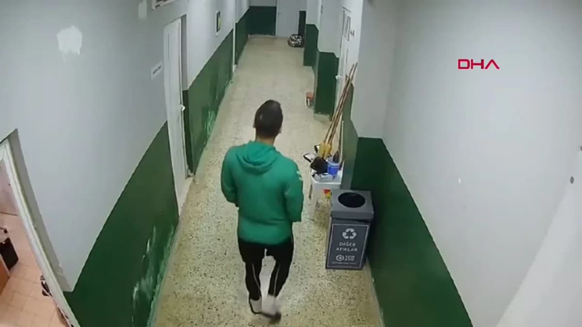 Mersin’de Amatör Maç Öncesi Kavga Güvenlik Kamerasında Görüntülendi