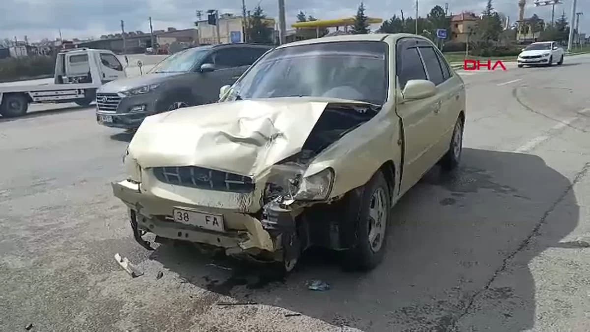 Sivas’ta Otomobil Kazası: Dört Kişi Yaralandı
