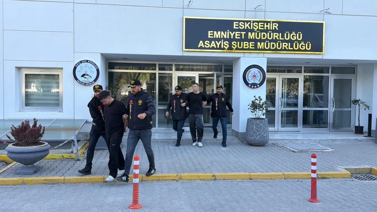 Eskişehir’de ‘Yan Bakma’ Cinayeti: 3 Gözaltı Adliyeye Sevk Edildi