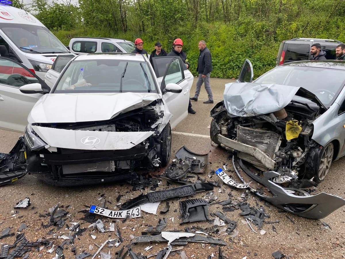 Ordu’da Trafik Kazası: Fatsa’da Zincirleme Çarpışma Sonucu 3 Yaralı