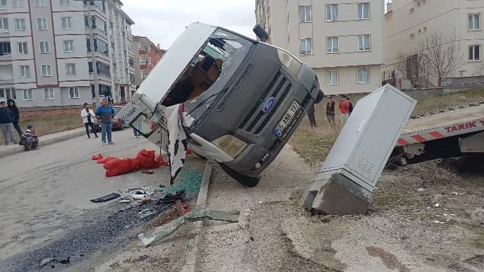 Çorum’da Tarım İşçilerini Taşıyan Minibüs ile Otomobil Çarpıştı: 5 Yaralı