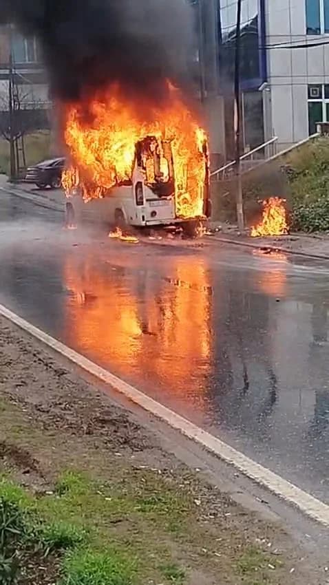 Ümraniye’de Servis Minibüsü Alev Alev Yandı