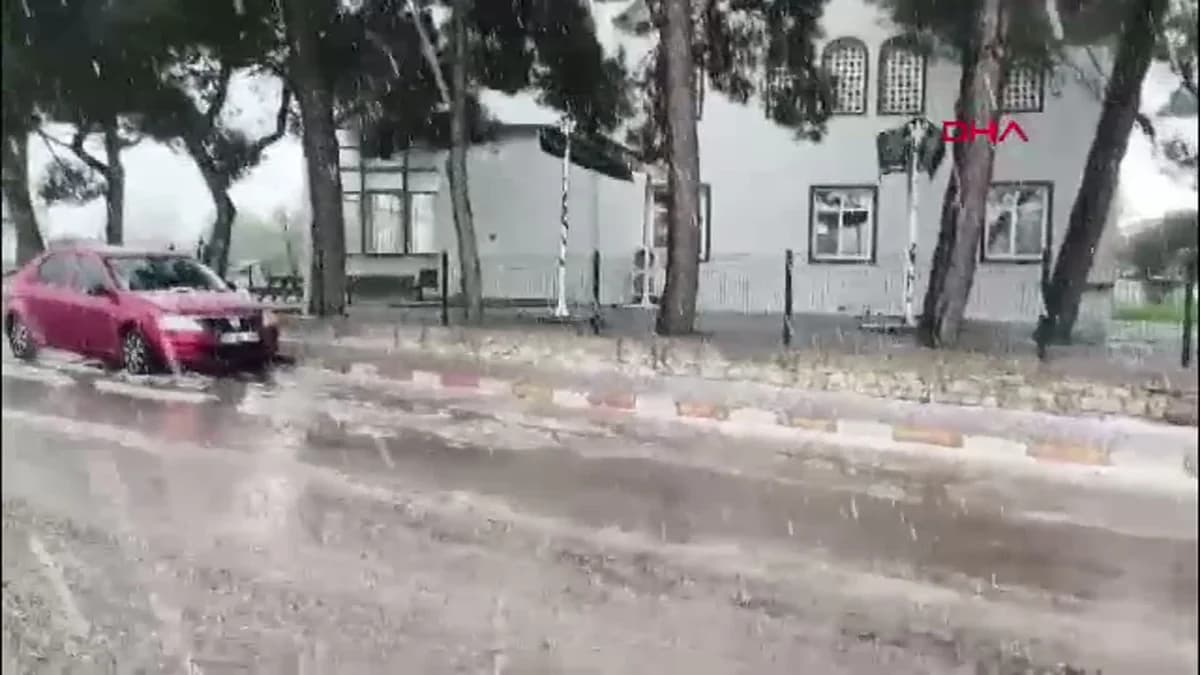 Edirne’de Aniden Bastıran Dolu Yağışı Her Yeri Beyaza Bürüdü