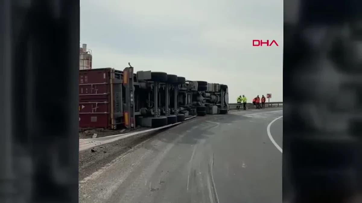 Tekirdağ’da Park Halindeki Otomobil Alev Aldı