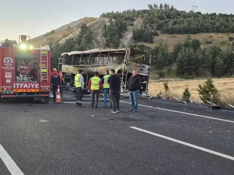 İzmir Antalya Seferindeki Otobüs Kazasında 8 Kişi Hayatını Kaybetti