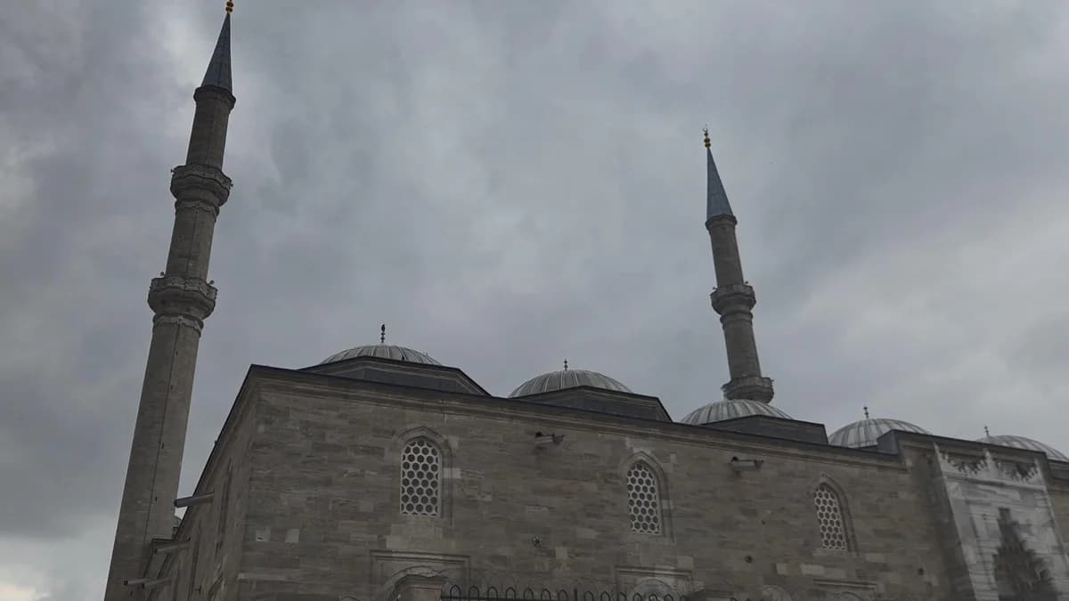 Prof. Dr. İlber Ortaylı İçin Fatih Camii’nde Cenaze Hazırlıkları Devam Ediyor
