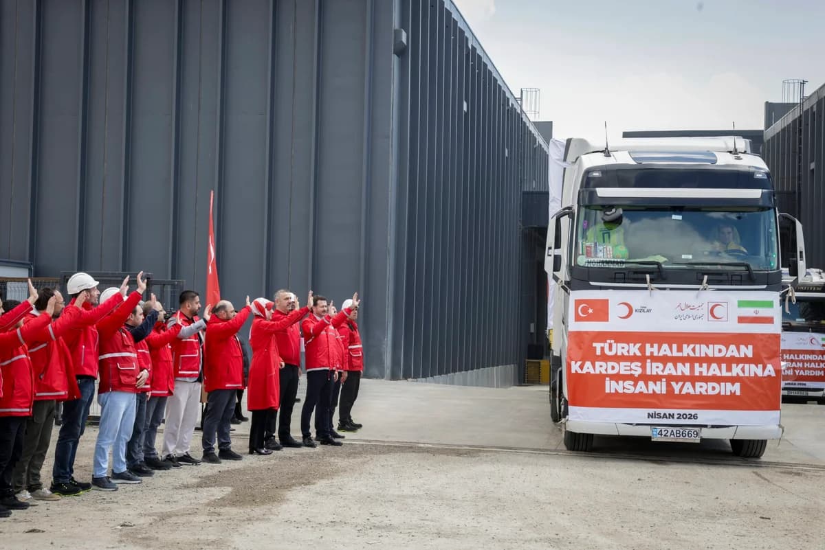Türk Kızılay, İran’a 4 TIR İnsani Yardım Gönderdi