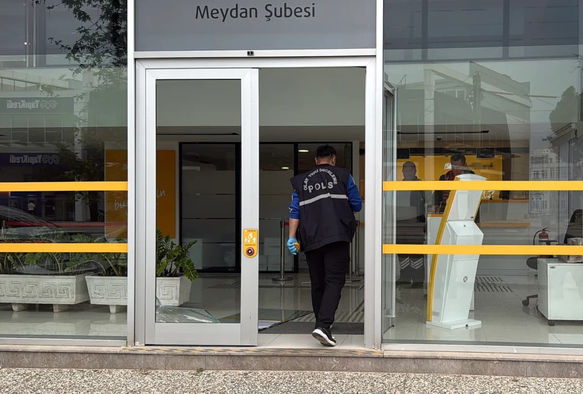 Antalya’da Banka Şubesine Gece Baskını