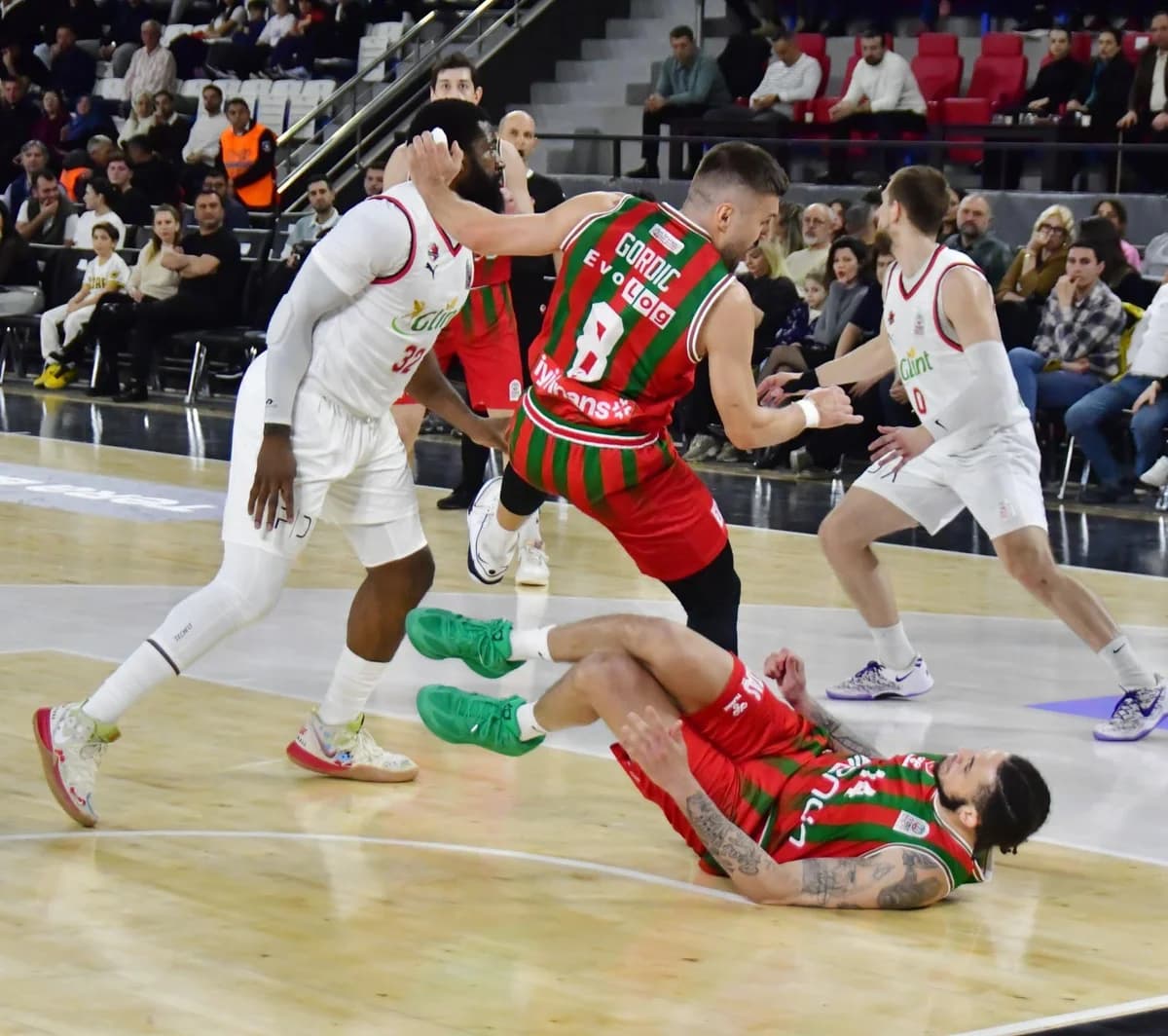 Karşıyaka Basketbol Takımı Düşüşte: Genel Menajer İstifa Etti