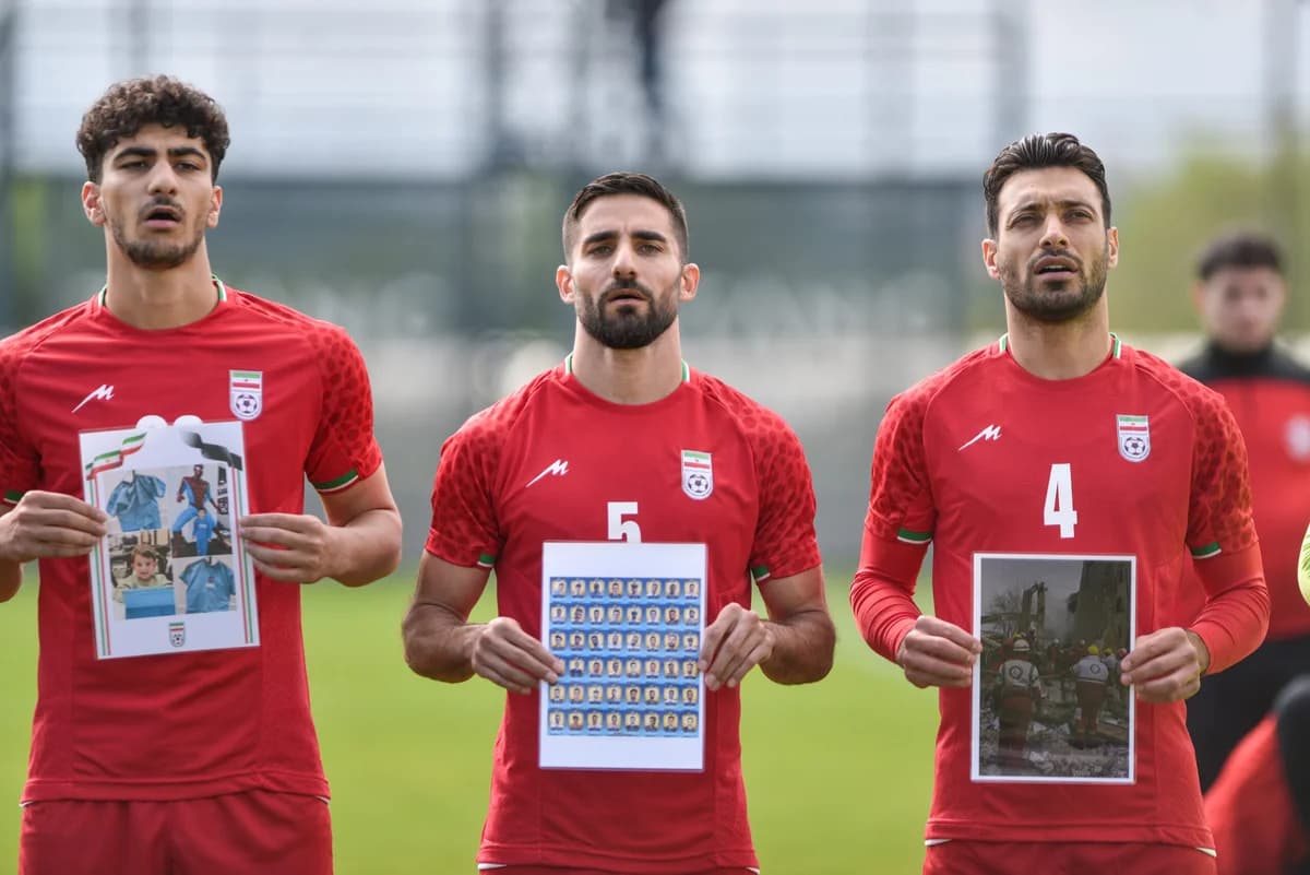 FIFA Başkanı Infantino, İran Milli Takımı’nın Savaşta Ölen Çocukların Fotoğraflarıyla Doldurduğu Maçı İzledi