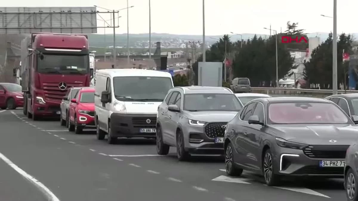 İstanbul-Tekirdağ Yolunda Bayram Yoğunluğu Artıyor