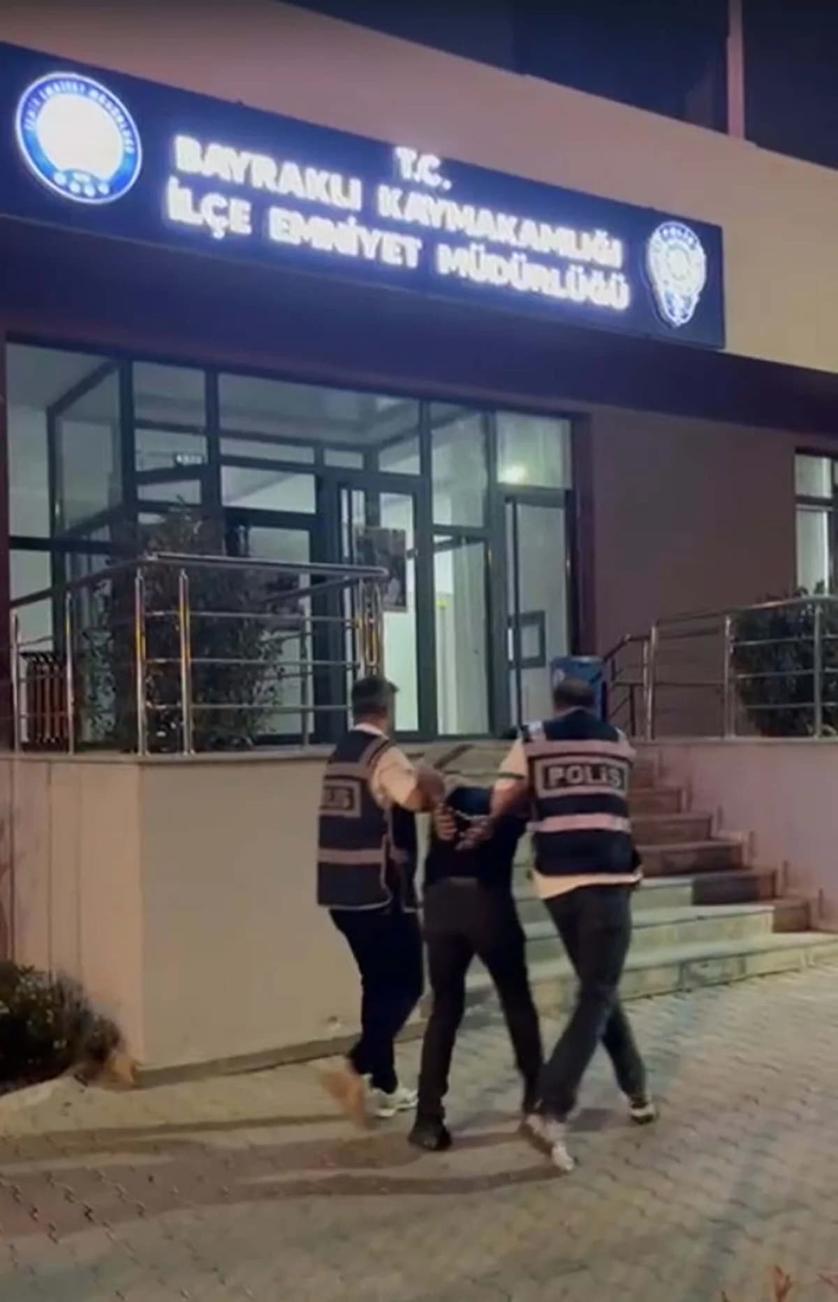 İzmir’de Büyük Narkotik Operasyonu: 80 Bin 685 Sentetik Hap Ele Geçirildi
