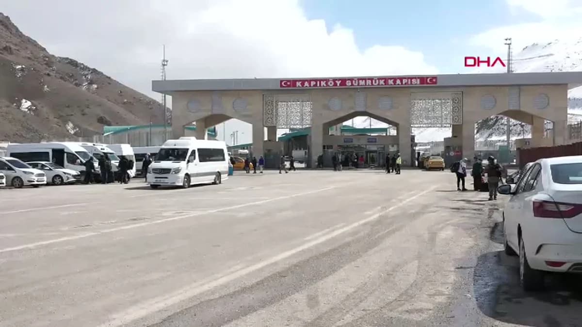 Sınırda Barış Mesajları: İranlılar Türkiye’ye Geçiş Yaptı