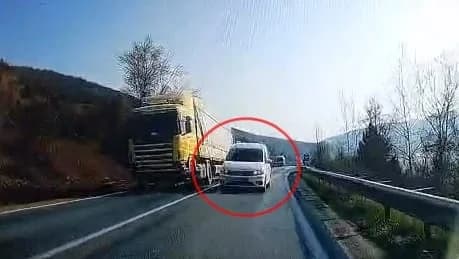 İnegöl’de Hatalı Sollama ile Faciadan Dönüldü