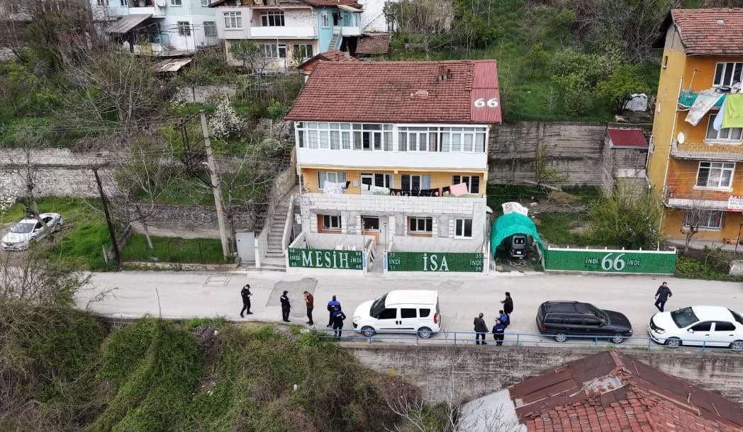 Karabük’te ‘Mesih’ İddiası: Ev Çatısı ve Çitlerine Yazılar Yazdı