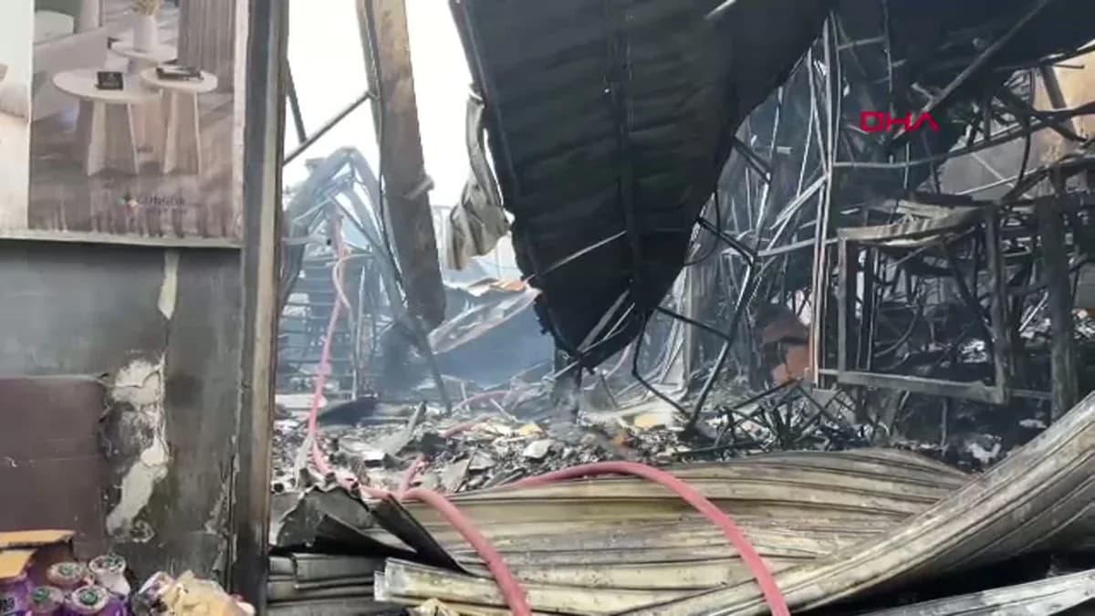İzmir Buca’daki Sanayi Sitesinde Yangın: 7 İş Yeri Zarar Gördü