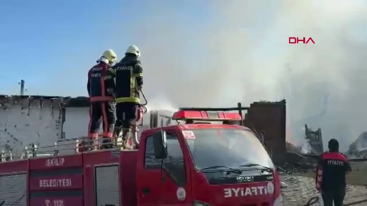 Çorum’da Yangın: 2 Ev ve 1 Traktör Kül Oldu