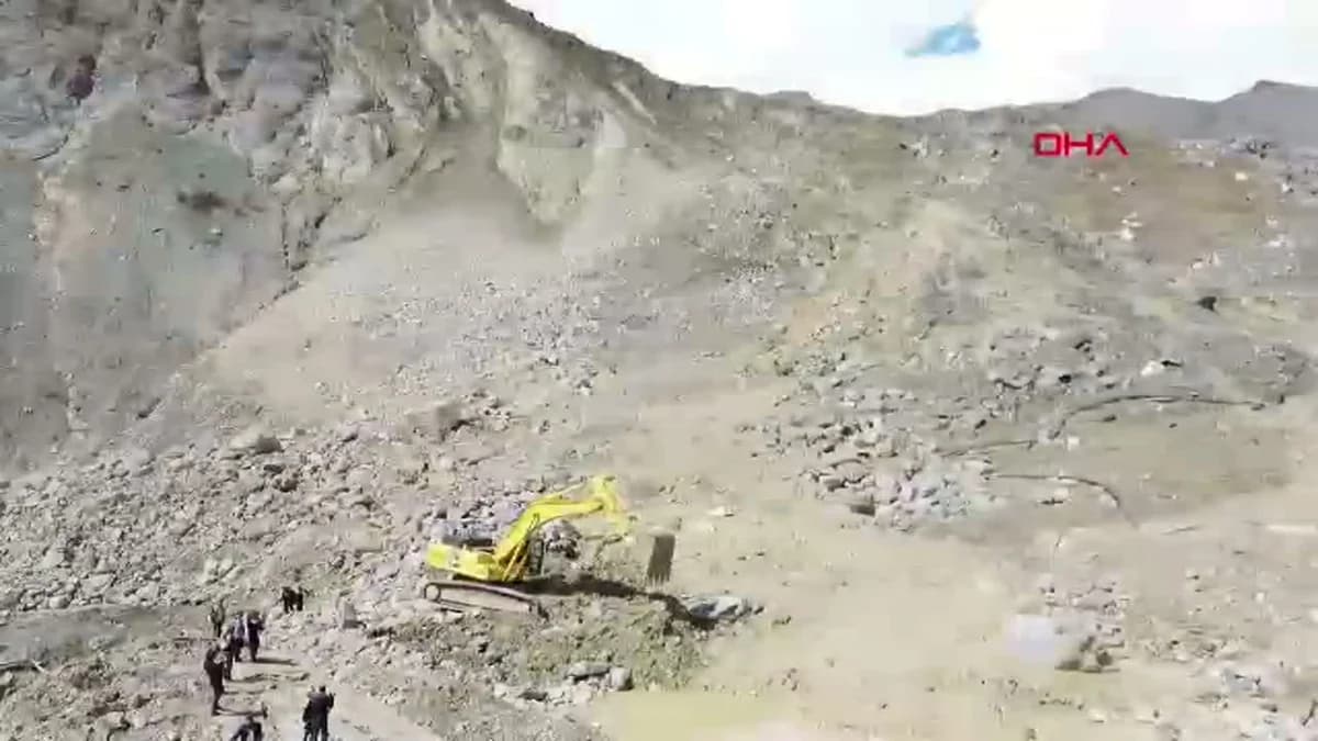Hakkari-Van Karayolu Heyelanla Kapandı: Ulaşım Durdu
