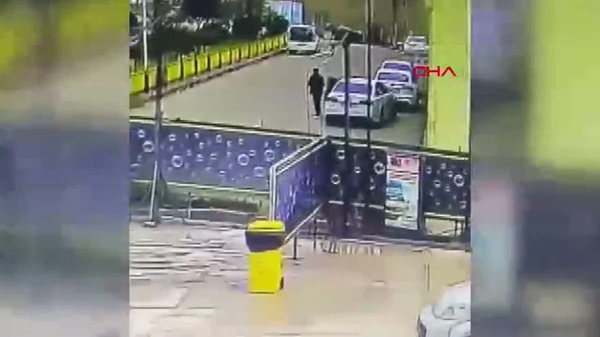 Bursa’da El Freni Açık Bırakılan Otomobile Diğer Araç Çarptı