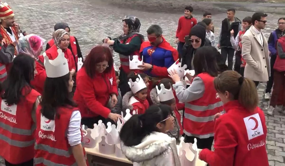 Kızılay’dan 23 Nisan’a Özel Oyuncak Sürprizi: Umut Yeşerdi