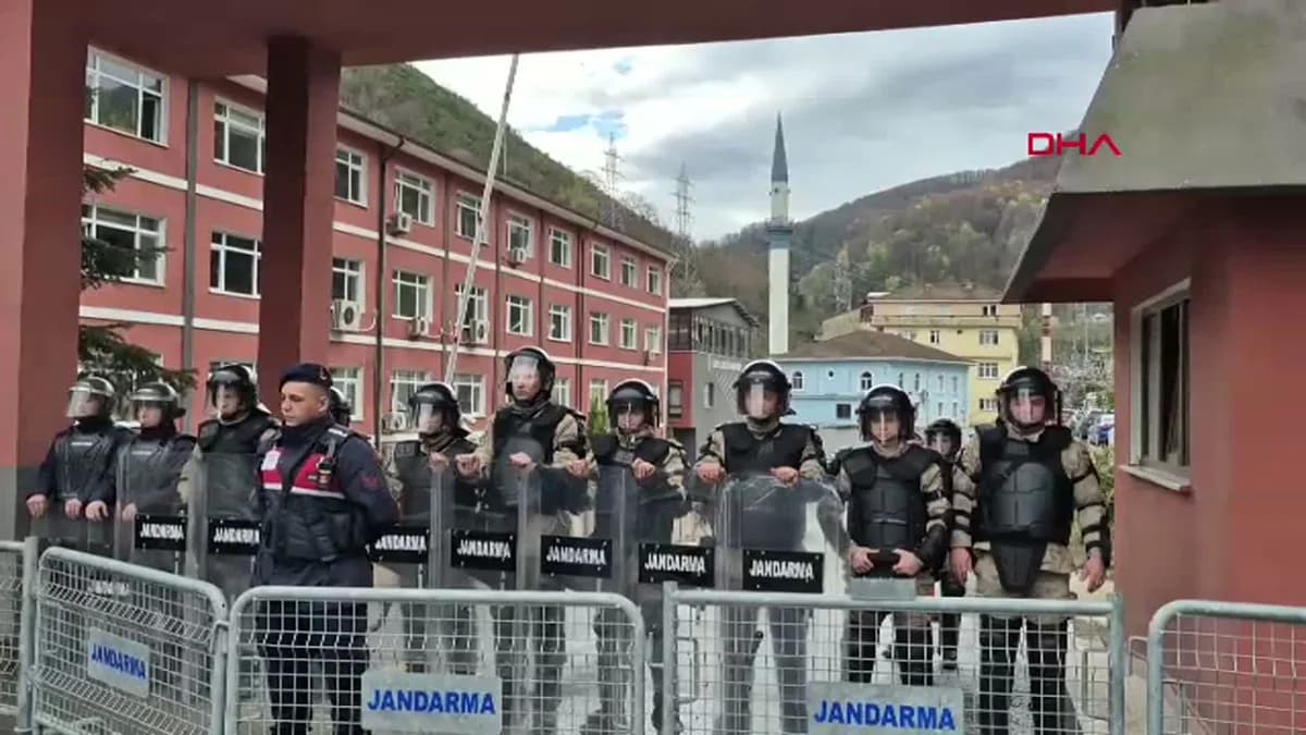Zonguldak’taki Meclis Toplantısı Gergin Başladı: CHP’li Üyeler Katılmadı