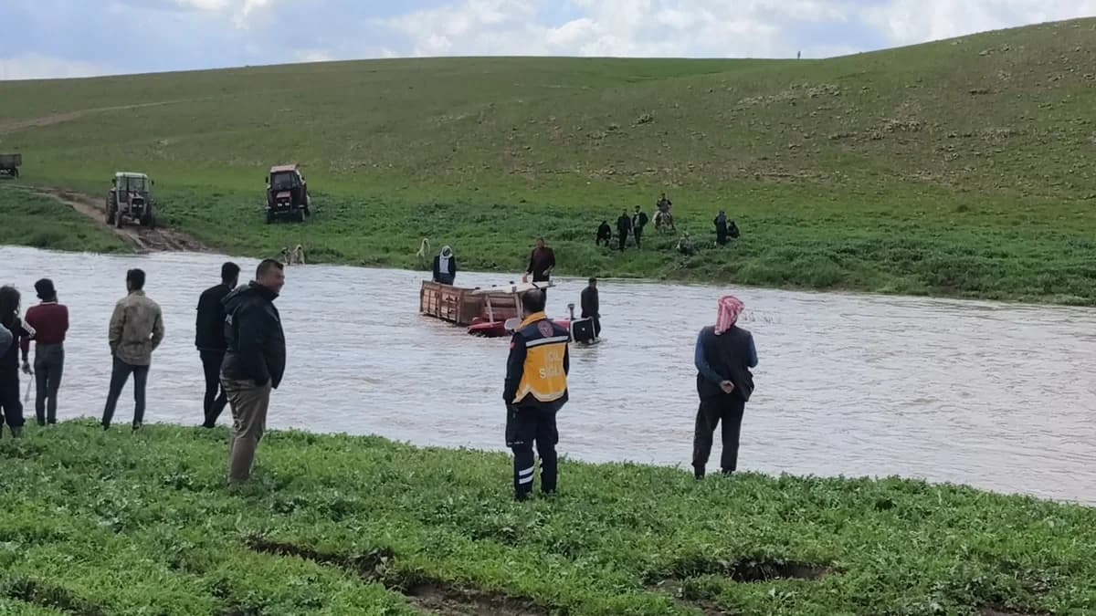 Şanlıurfa’da Traktör Mahsur Kaldı, 3 Kişi Kurtarıldı