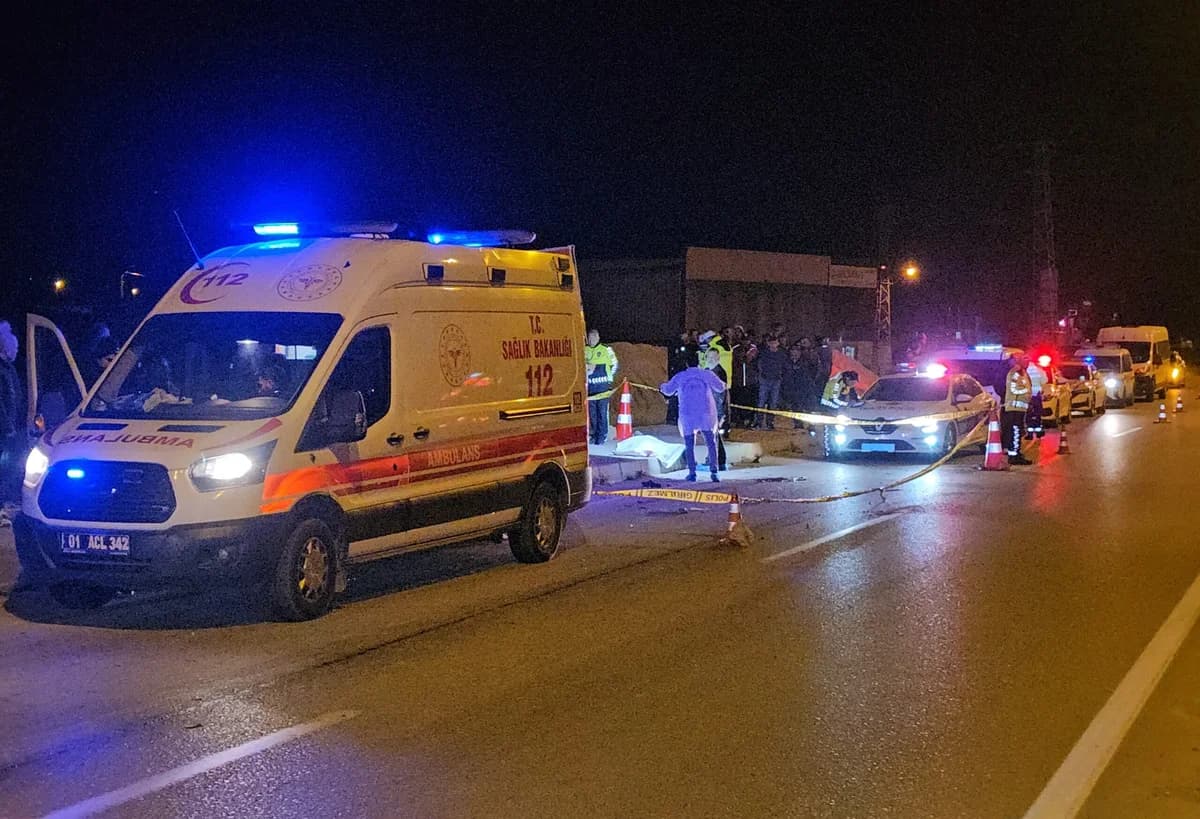 Adana’da Motosikletin Otobüsle Çarpışması: Genç Sürücü Hayatını Kaybetti
