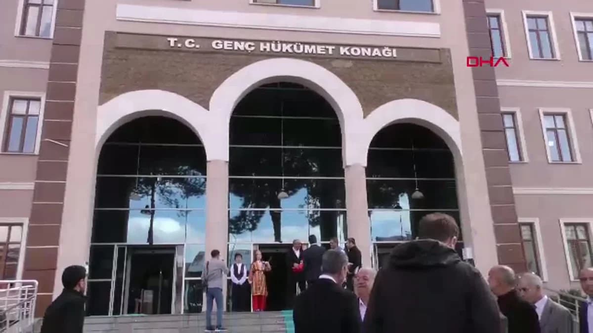 Bingöl Valisi Çelik, 20 Yıl Sonra Görev Yaptığı Genç’i Ziyaret Etti