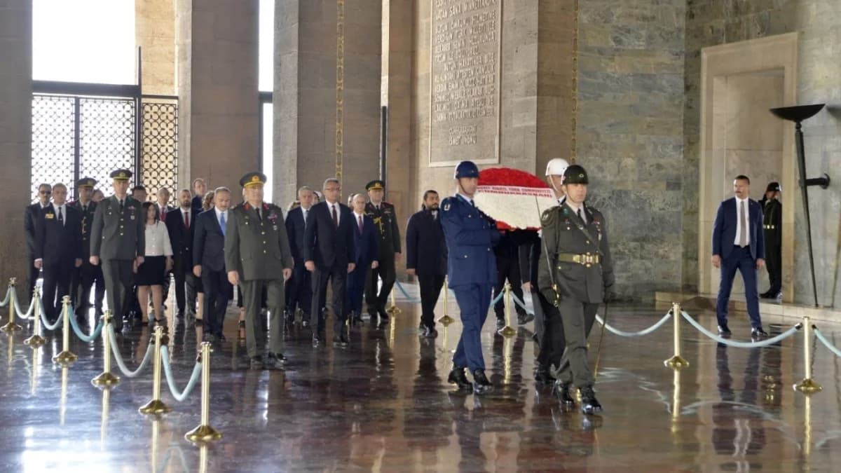 Tufan Erhürman, Anıtkabir’de Atatürk’e minnetini ifade etti