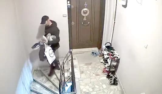 Avcılar’da Apartmandan Ayakkabı Çalan Şüpheli Güvenlik Kamerasında Yakalandı