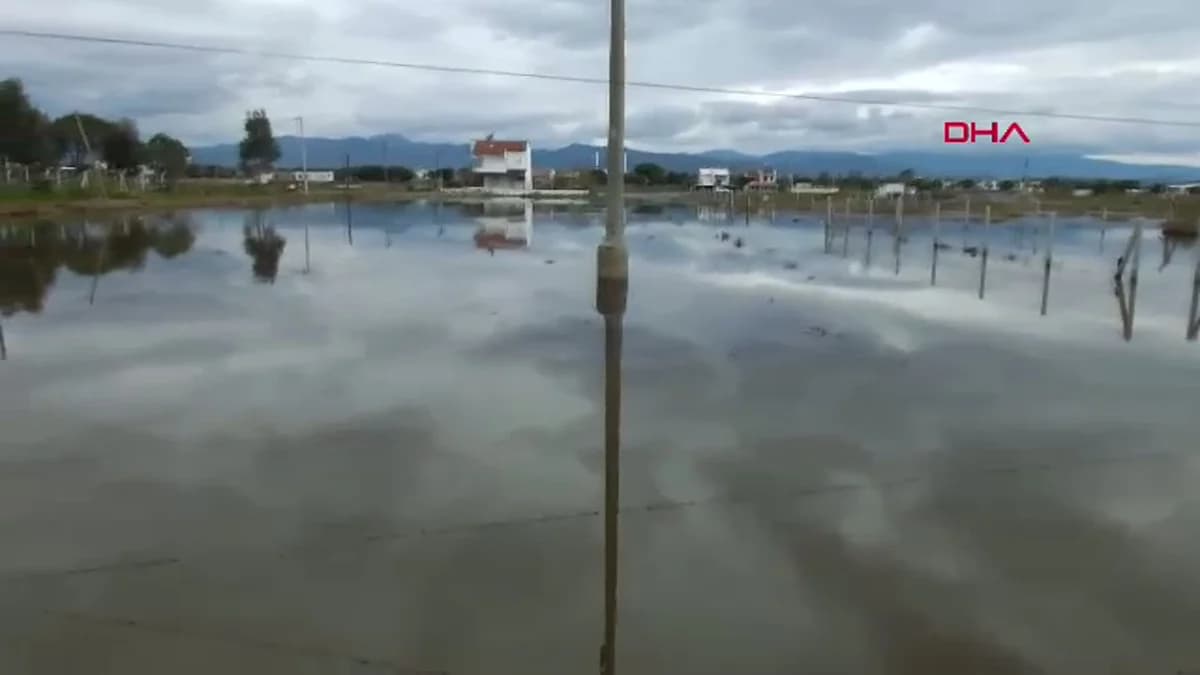 Burhaniye’de Yazlıklar ve Tarım Arazileri Su Altında Kaldı