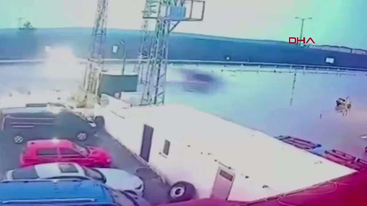 Edirne’de Otomobil Takla Attı: 2 Yaralı, Kaza Anı Güvenlik Kamerasında