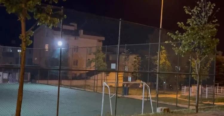 Büyükçekmece Parkında Kanlı Kavga: 2 Kişi Ağır Yaralandı