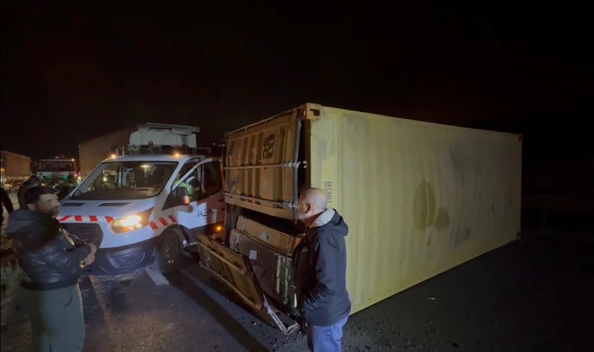Kuzey Marmara Otoyolu’nda TIR Çarpışması: 2 Yaralı
