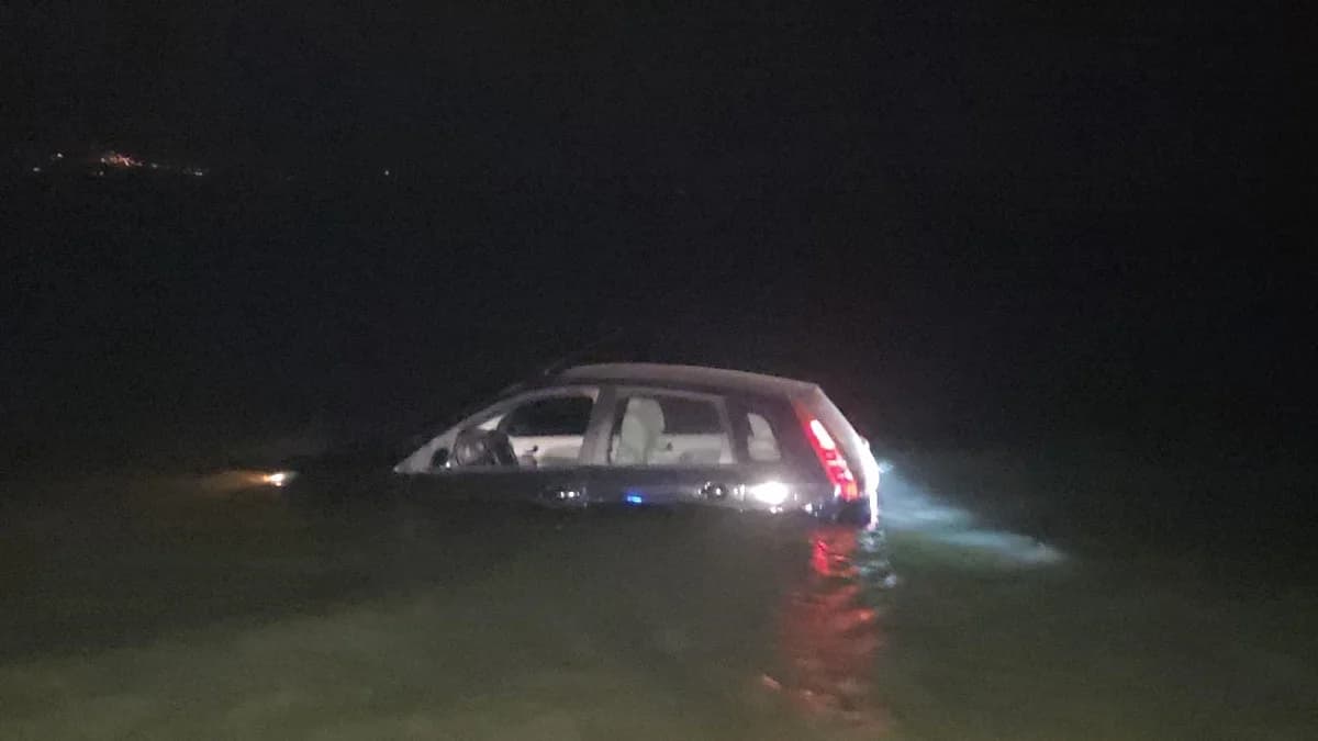 Bursa’da Kontrolden Çıkan Otomobil İznik Gölü’ne Düştü: 1 Yaralı