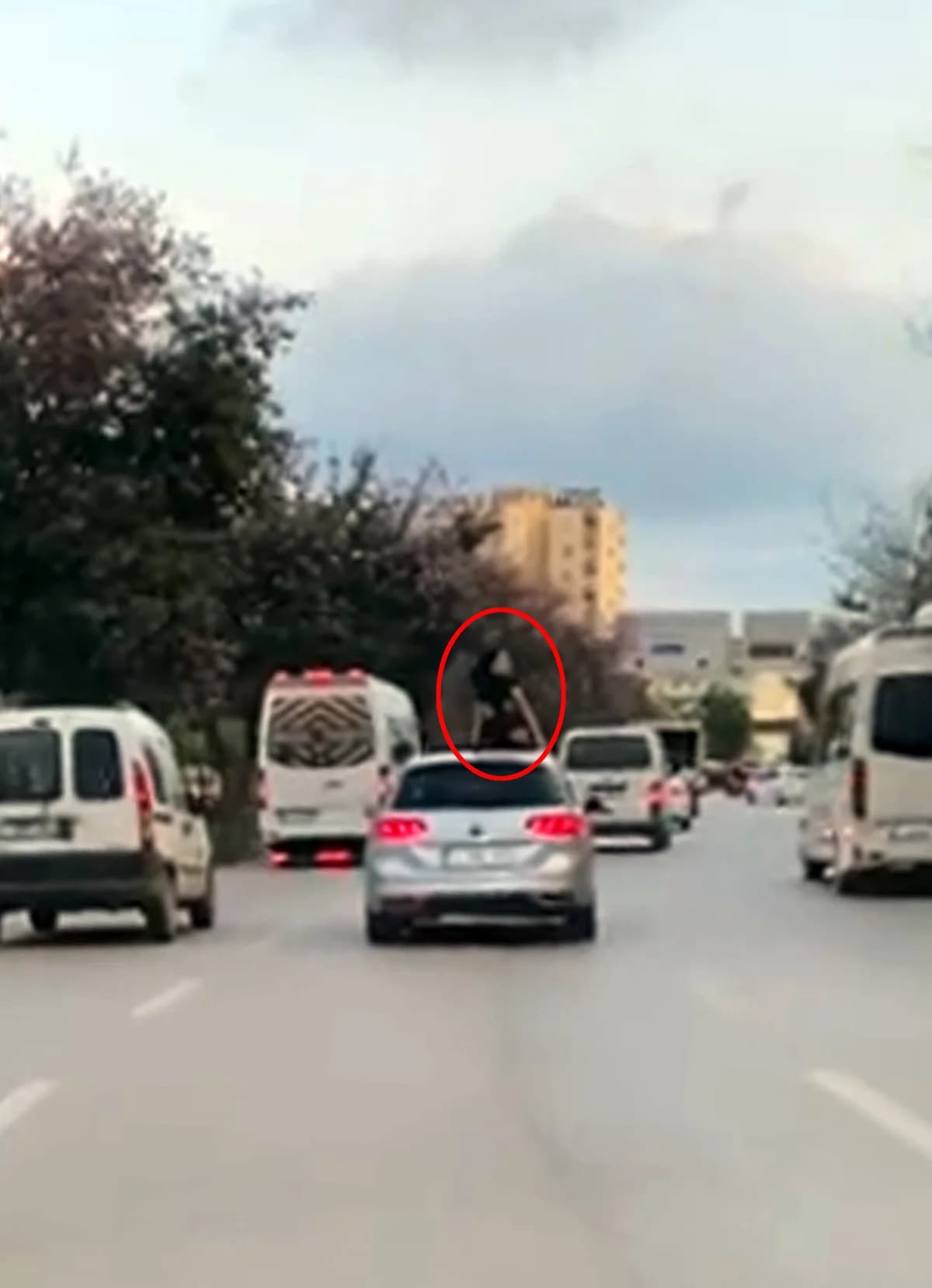 Trafikte Dans Eden Kadın Güvenliği Hiçe Saydı