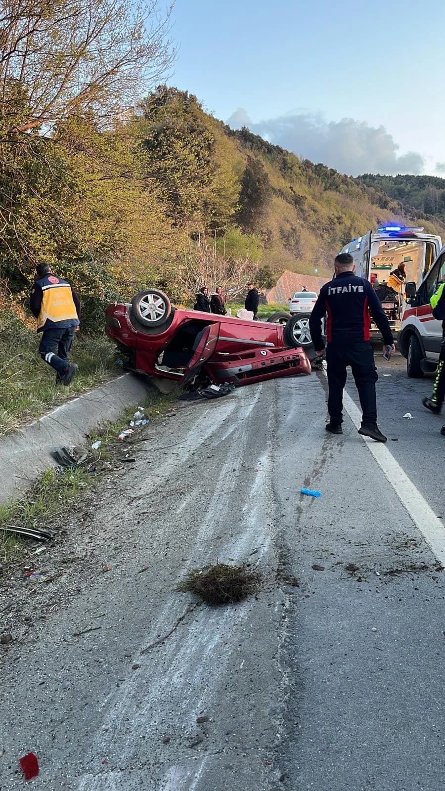 Zonguldak’ta Orman İşletme Personelini Taşıyan Araç Takla Attı: 3 Yaralı