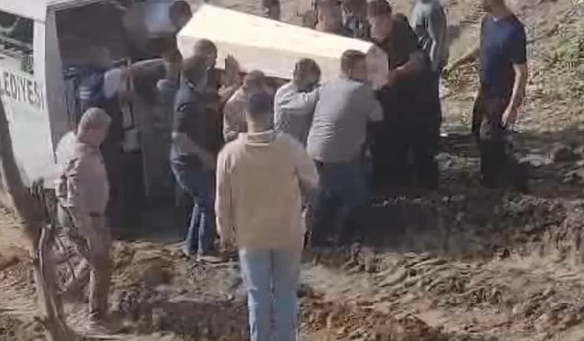 İskenderun’da Altınları İçin Öldürülen Anne ve Oğlu Defnedildi