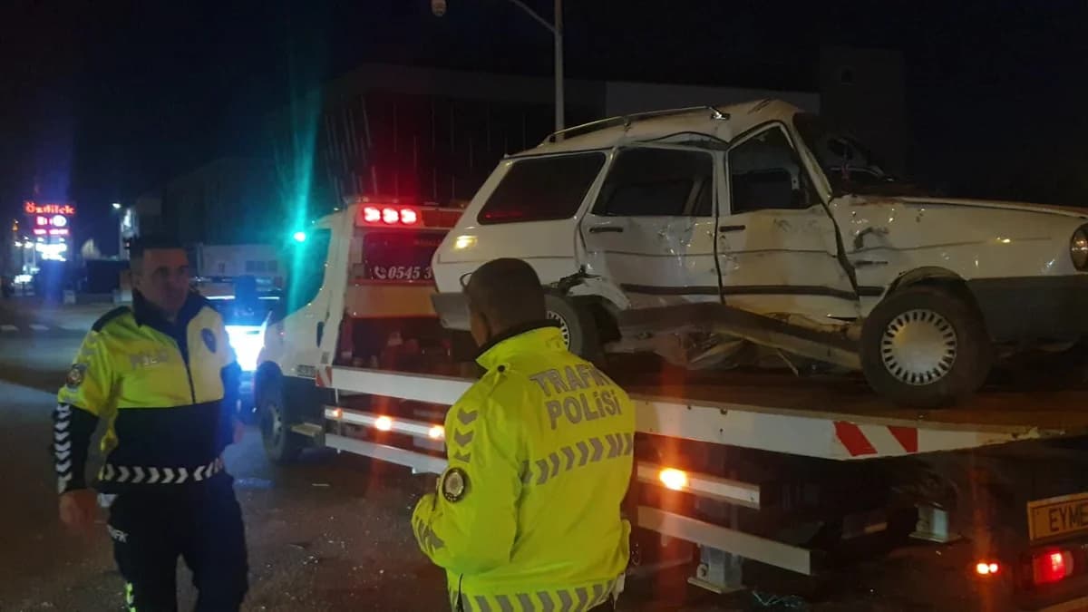 Düzce’de Kavşakta Feci Kaza: 3 Yaralı