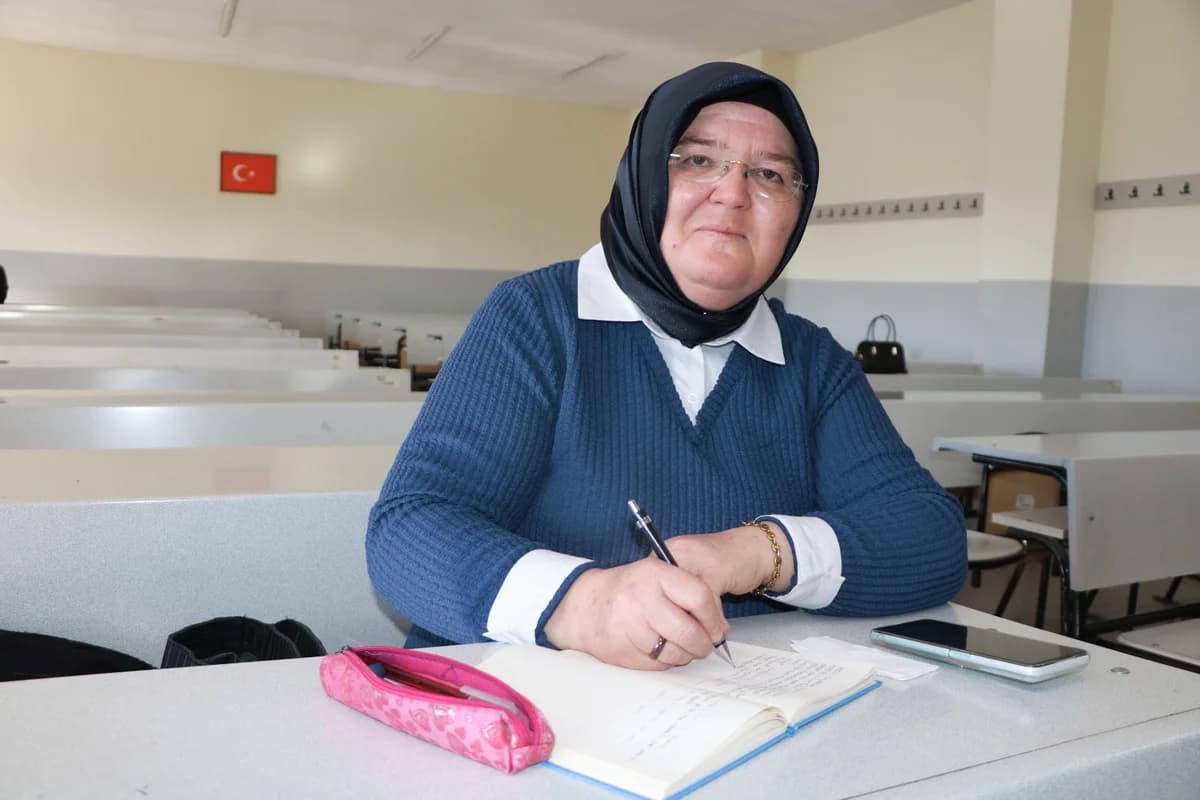 41 Yıl Aradan Sonra Üniversiteye Başlayan Kadın: Hayaller Peşinde
