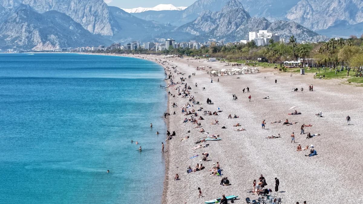 Konyaaltı Sahili’nde Bahar Coşkusu
