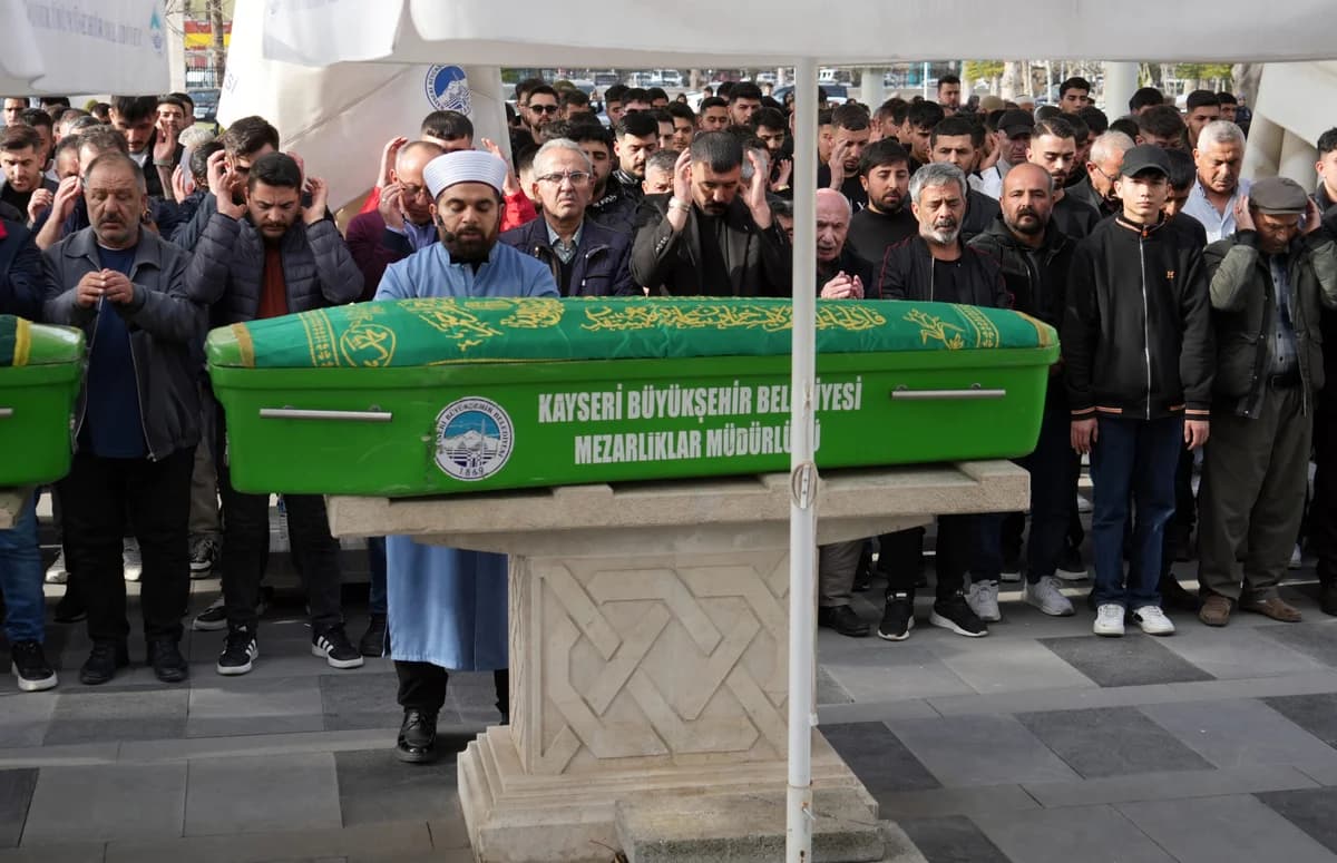 Kayseri’deki Silahlı Saldırıda Hayatını Kaybeden Emirhan Arslan Defnedildi