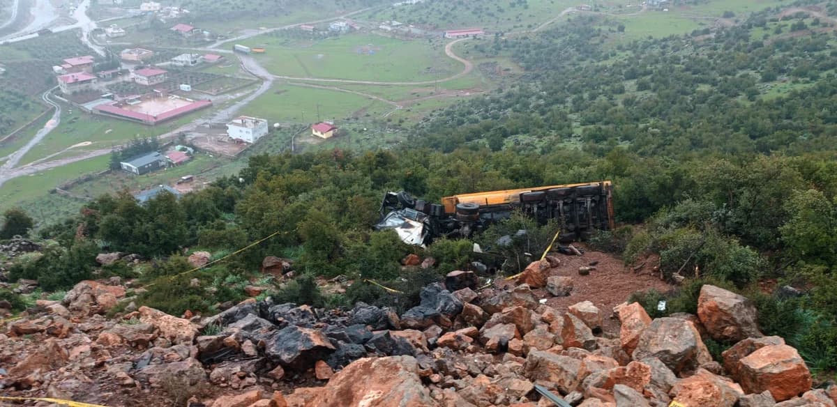 Gaziantep’te TIR Kazası: Genç Şoför Hayatını Kaybetti