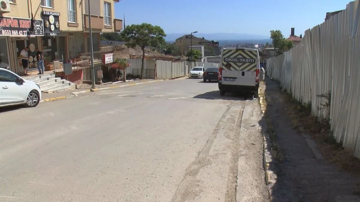 Bağcılar'da 2,5 milyon liralık silahlı soygun: Lastik patlatıp parayı aldılar