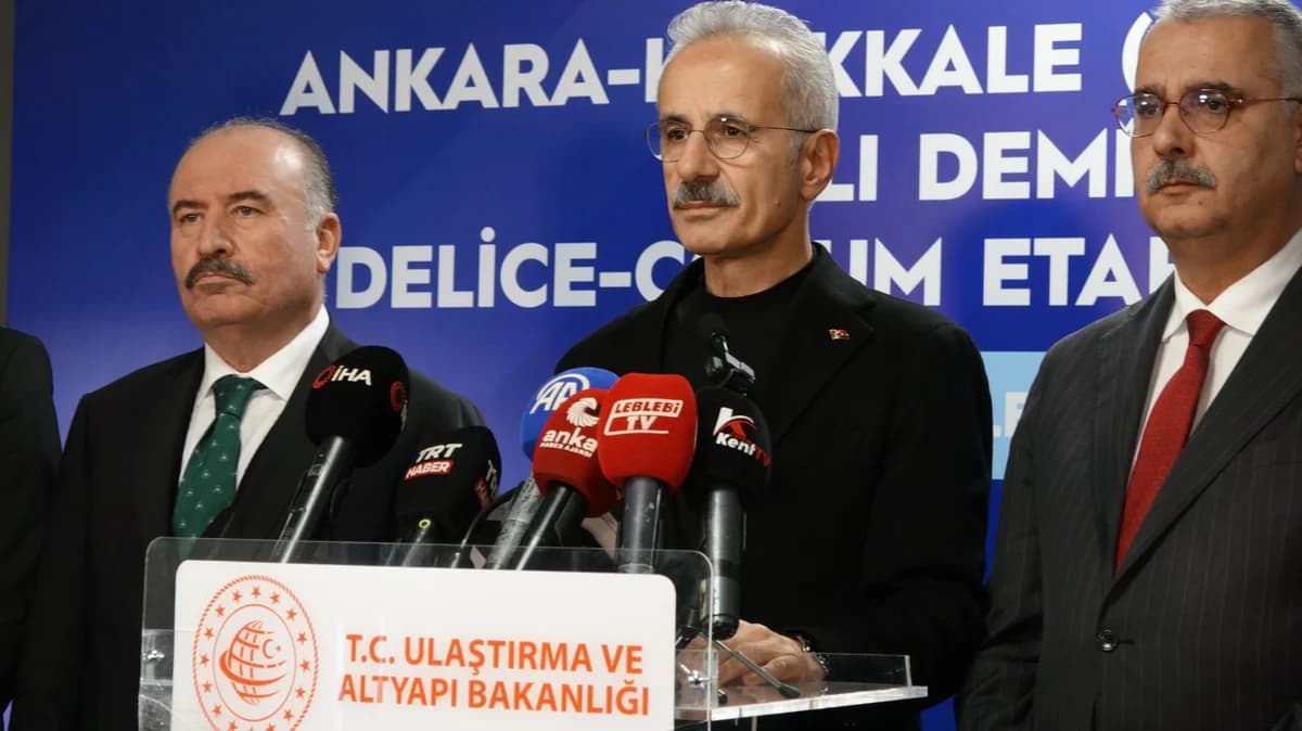 Bakan Uraloğlu’ndan Süper Hızlı Tren Müjdesi: Ankara-İstanbul Seyahati 80 Dakikaya İnecek