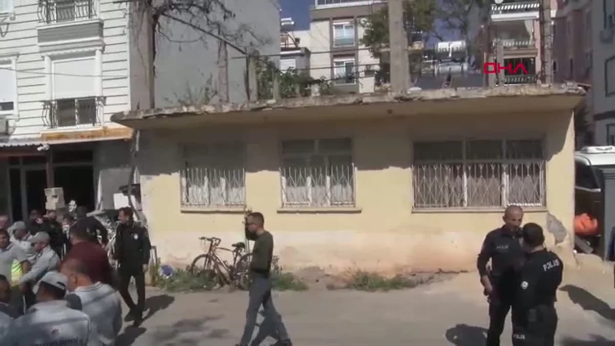 Antalya’da Müstakil Evden İnanılmaz Bir Temizlik Operasyonu: 20 Kamyon Çöp Çıkarıldı