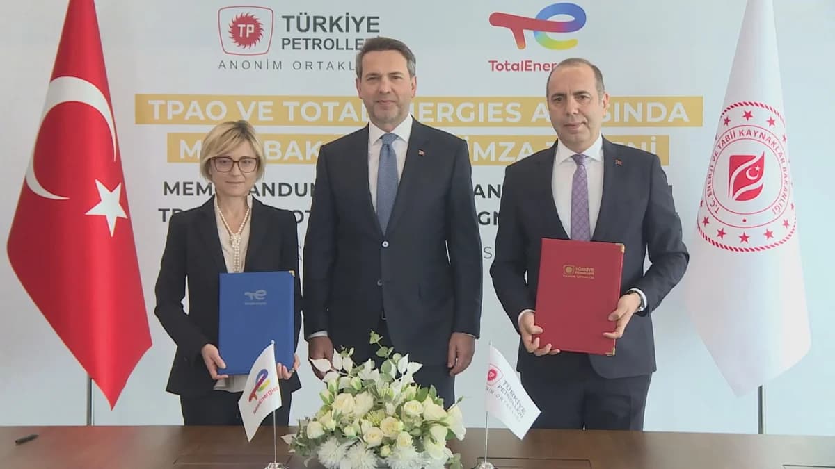 Bakan Bayraktar, TotalEnergies ile TPAO Arasındaki Anlaşma İçin İstanbul’da Bir Araya Geldi