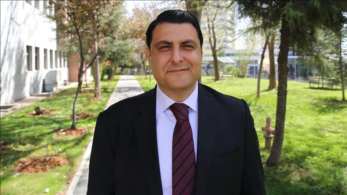 CHP’den İstifa Eden Yılmaz, AK Parti’de Erdoğan’ı ‘Dünya Lideri’ İlan Etti