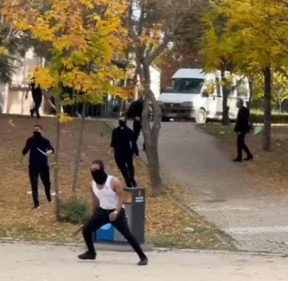 Palalı saldırı sonrası hastanede gözaltı: 44 öğrenci polis ablukasında