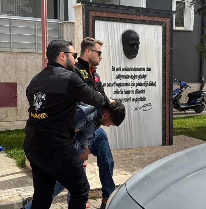 Bisküvi Kutusunda Saklanan Uyuşturucuya Operasyon: 1 Kişi Tutuklandı